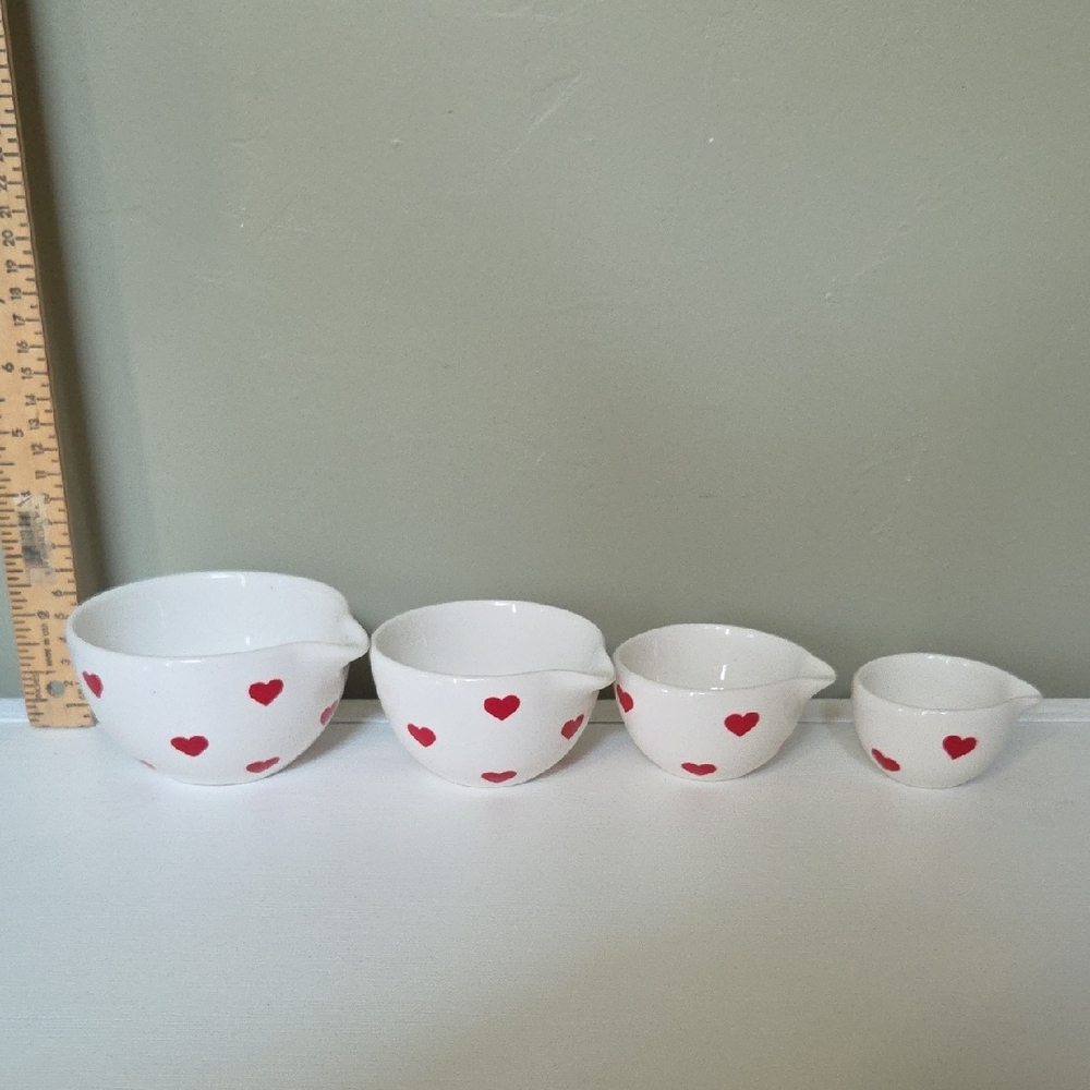 Terramoto Ceramic Heart Measuring White Measuring Cups with Red Hearts
